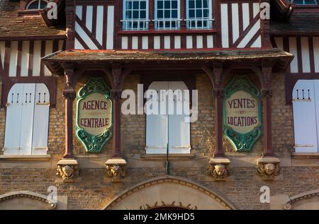 France, Calvados (14), Houlgate, 34 rue des bains, façade de l'ancienne agence immobilière Lecointre Banque D'Images