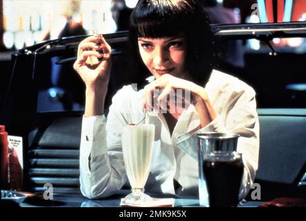 UMA THURMAN dans LA PÂTE DE FICTION 1994 réalisateur / écrivain QUENTIN TARANTINO histoires Quentin Tarantino et Roger Avary costume design Betsy Heimann producteur Lawrence Bender A Band Apart / Jersey Pictures / Miramax (Etats-Unis) - Buena Vista International (Royaume-Uni) Banque D'Images