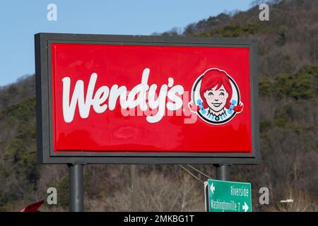 Danville, Pennsylvanie, États-Unis. 28th janvier 2023. Le logo Wendy's est visible au restaurant de restauration rapide de Danville. (Credit image: © Paul Weaver/SOPA Images via ZUMA Press Wire) USAGE ÉDITORIAL SEULEMENT! Non destiné À un usage commercial ! Banque D'Images