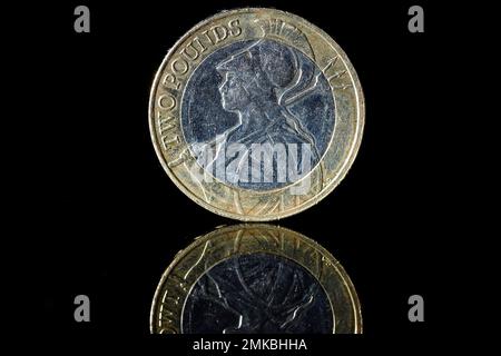 Pièce de £2 pièces au Royaume-Uni avec Britannia, émise en 2015 et 2016 par la monnaie royale Banque D'Images