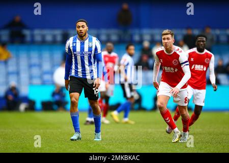 Hillsborough Stadium, Sheffield, Angleterre - 28th janvier 2023 Akin Famemo (15) de Sheffield mercredi et Josh Vela (8) de Fleetwood Town - pendant le match Sheffield mercredi et Fleetwood Town, Emirates FA Cup, 2022/23, Hillsborough Stadium, Sheffield, Angleterre - 28th janvier 2023 crédit: Arthur Haigh/WhiteRosePhotos/Alay Live News Banque D'Images