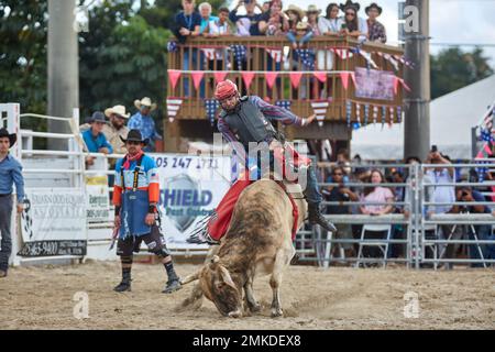 Homestead, Floride, États-Unis. 28th janvier 2023. 74th Rodeo de championnat annuel Homestead, présenté par Downrite Engineering et Spitzer Chrysler Dodge Jeep RAM de Homestead. Barrel Racing, Bull Riding, Tie Down Roping, Team Roping, Saddle Bronc Riding, Bareback Bronc Riding, Steer Wrestling, John Harrison Specialty Act, Homestead Everglades Posse Specialty Act. PRCA. Credit: Yaroslav Sabitov/YES Market Media/Alay Live News Banque D'Images