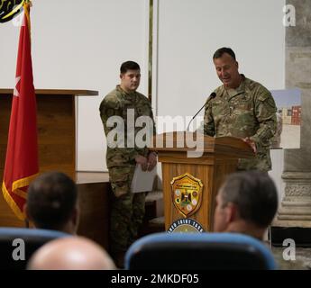 ÉTATS-UNIS Général de l'armée Michael E. Kurilla, commandant des États-Unis Commandement central, s'adresse aux participants lors d'une cérémonie de transfert d'autorité à Bagdad, en Iraq, le 8 septembre 2022. Kurilla a présidé au transfert de l'autorité de CJTF-OIR des États-Unis Général de l'armée John Brennan aux États-Unis Général de l'armée Matthew McFarlane. Banque D'Images