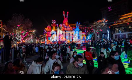 XI'AN, CHINE - le 28 JANVIER 2023 - les touristes visitent la ville qui ne dort jamais dans la dynastie Tang à Xi 'an, province de Shaanxi dans le nord-ouest de la Chine, janvier 28, Banque D'Images