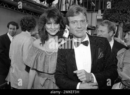 Anthony Andrews avec Holly Palance à la première d'Annie au Mann's Chinese Theatre 19 mai 1982. Crédit: Ralph Dominguez/MediaPunch Banque D'Images