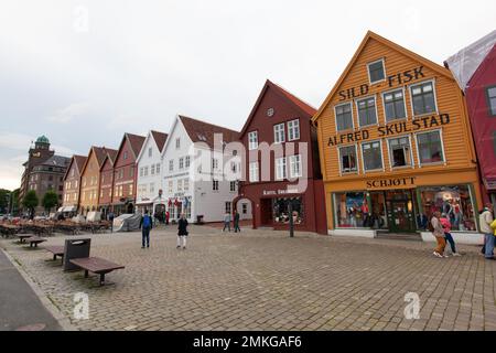 BERGEN, NORVÈGE -23 JUILLET 2016: Belle architecture et maisons colorées dans la ville de Bergen, Norvège Banque D'Images