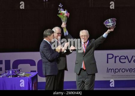 San Jose, CVA, États-Unis. 28th janvier 2023. Paul E. George, ( directeur des États-Unis Comité olympique) a été élu aux États-Unis La médaille a été remise au Temple de la renommée du patinage artistique et lors d'une pause dans la compétition de danse gratuite des paires aujourd'hui. Crédit : Motofoto/Alay Live News Banque D'Images