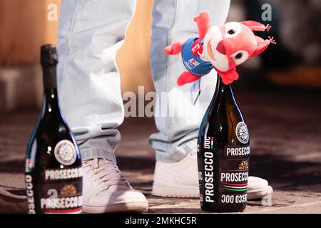 Corti (mascotte de Cortina d'Ampezzo) et Prosecco DOC lors de la coupe du monde de ski Audi FIS 2023 - Super G pour hommes, course de ski alpin à Cortina dâ&#X80;&#x99;Ampezzo, Italie, 28 janvier 2023 Banque D'Images