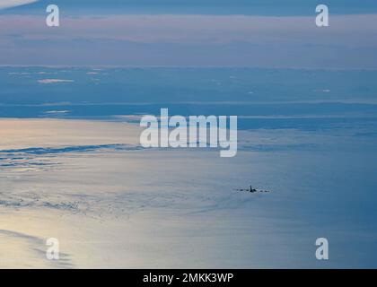 Un B-52H Stratoforteresse affecté au 23rd Escadron de bombardement expéditionnaire vole dans les airs pour soutenir un groupe de travail de bombardiers le 9 septembre 2022. États-Unis La Force aérienne est engagée, postée et prête à fournir une force crédible pour assurer, dissuader et défendre dans un environnement de sécurité de plus en plus complexe. Banque D'Images