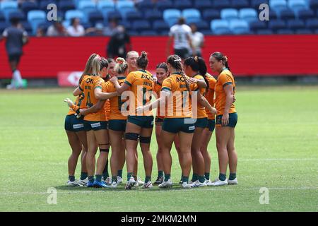 Sydney, Australie. 29th janvier 2023 ; Allianz Stadium, Sydney, Nouvelle-Galles du Sud, Australie : HSBC Sydney Women's Rugby Sevens, Australie contre Grande-Bretagne ; les joueurs australiens se bousitent avant le début du match crédit : action plus Sports Images/Alamy Live News Banque D'Images