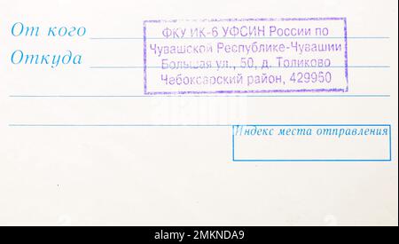 MOSCOU, RUSSIE - 20 FÉVRIER 2020 : timbre sur enveloppe avec adresse de la colonie de Pennal №6 du Service fédéral des pénitenciers de Russie, situé à Toliko Banque D'Images