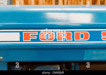 Northumberland UK: 6th juin 2022: Un tracteur Ford 5000 restauré et exposé Banque D'Images