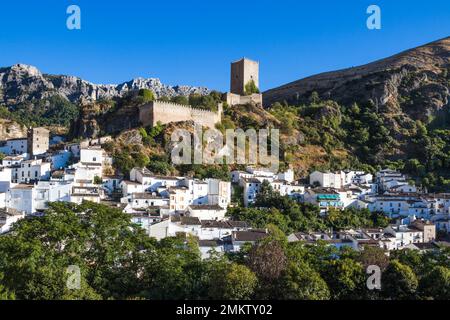 Vue sur Cazorla avec le château de Yedra derrière, Jaen, Andalousie, Espagne Banque D'Images