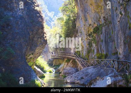 Belle vue de la Cerrada de Elias avec les montagnes de Cazorla sur la route de la rivière Borosa, Jaen, Espagne Banque D'Images