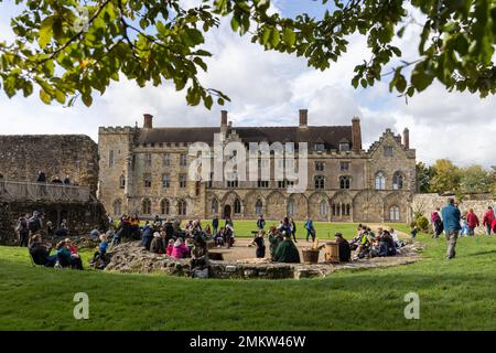 L'abbaye de Battle ruine partiellement l'abbaye bénédictine de Battle, East Sussex, Angleterre, construite sur le site où la bataille de Hastings s'est déroulée en 1066. Banque D'Images