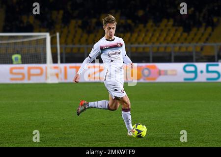 LECCE, ITALIE - JANVIER 27: Hans Nicolussi Caviglia des États-Unis Salernitana en action pendant la série Un match entre les États-Unis Lecce et les États-Unis Salernitana à Stadio Banque D'Images