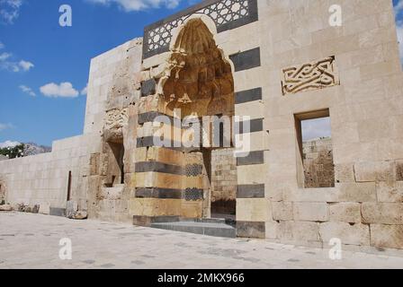 Alep, Syrie - 13 04 2011: Citadelle d'Alep le grand palais médiéval fortifié dans le centre-ville de la vieille ville d'Alep, avant la wa syrienne Banque D'Images