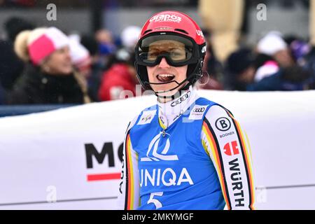 Spindleruv Mlyn, République tchèque. 29th janvier 2023. Lena Durr, lauréate d'Allemagne après la coupe du monde de ski alpin de slalom féminin à Spindleruv Mlyn, République Tchèque, 29 janvier 2023. Crédit: Radek Petrasek/CTK photo/Alay Live News Banque D'Images