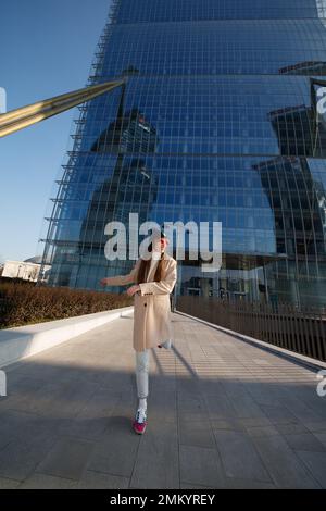 Mannequin et danseuse professionnelle, CityLife, Milan, Italie Banque D'Images