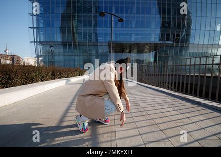 Mannequin et danseuse professionnelle, CityLife, Milan, Italie Banque D'Images