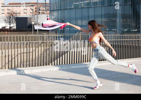 Mannequin et danseuse professionnelle, CityLife, Milan, Italie Banque D'Images