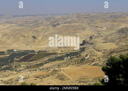 La vallée de Moses Spring (Wadi Ayun Musa), vue du mont Nebo, Jordanie, Moyen-Orient Banque D'Images