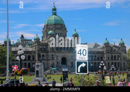 Le cénotaphe du monument commémoratif de guerre à l'extérieur de l'édifice du Parlement de la Colombie-Britannique, à Victoria, au Canada Banque D'Images