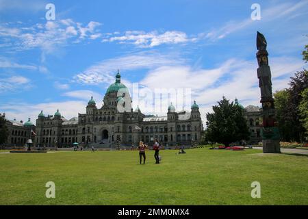 Le cénotaphe du monument commémoratif de guerre à l'extérieur de l'édifice du Parlement de la Colombie-Britannique, à Victoria, au Canada Banque D'Images