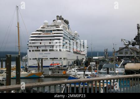 Bateau de croisière Berth à Ketchikan, Alaska, États-Unis Banque D'Images