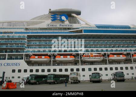 Bateau de croisière Berth à Ketchikan, Alaska, États-Unis Banque D'Images