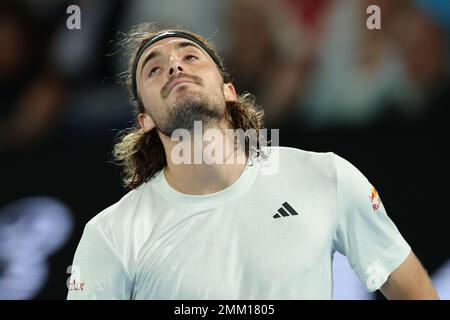 Melbourne, Australie. 29th janvier 2023. Stefanos Tsitsipas, de Grèce, réagit contre Novak Djokovic, de Serbie, lors du match de finale des hommes, le 14 janvier 2023, à l'Open de tennis australien 2023 à la Rod laver Arena, Melbourne, Australie, le 29 janvier. Photo de Peter Dovgan. Utilisation éditoriale uniquement, licence requise pour une utilisation commerciale. Aucune utilisation dans les Paris, les jeux ou les publications d'un seul club/ligue/joueur. Crédit : UK Sports pics Ltd/Alay Live News Banque D'Images