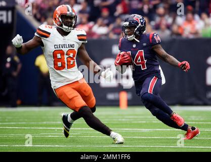 Cleveland Browns tight end Orson Charles catches a pass during an NFL  football organized team activity session at the team's training facility,  Thursday, May 30, 2019, in Berea, Ohio. (AP Photo/Tony Dejak