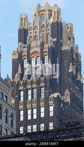 Le Bryant Park Hotel, anciennement American Radiator/American Standard Building, surplombe West 40th Street dans le centre-ville de Manhattan. Banque D'Images