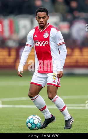 ROTTERDAM, PAYS-BAS - JANVIER 29 : le bois de Jurien d'Ajax contrôle le ballon lors du match néerlandais Eredivisie entre Excelsior Rotterdam et Ajax à Van Donge & de Roo Stadion sur 29 janvier 2023 à Rotterdam, pays-Bas (photo de Peter Lous/ Orange Pictures) Banque D'Images