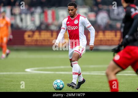 ROTTERDAM, PAYS-BAS - JANVIER 29 : le bois de Jurien d'Ajax contrôle le ballon lors du match néerlandais Eredivisie entre Excelsior Rotterdam et Ajax à Van Donge & de Roo Stadion sur 29 janvier 2023 à Rotterdam, pays-Bas (photo de Peter Lous/ Orange Pictures) Banque D'Images