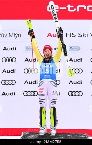 Spindleruv Mlyn, République tchèque. 29th janvier 2023. Lena Durr, lauréate d'Allemagne après la coupe du monde de ski alpin de slalom féminin à Spindleruv Mlyn, République Tchèque, 29 janvier 2023. Crédit : David Tanecek/CTK photo/Alay Live News Banque D'Images