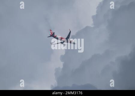 Chiangmai, Thaïlande - 29 novembre 2022 : 9m-AGU Airbus A320-200 d'AirAsia. Quittez l'aéroport de Chiangmai pour Kuala lumpur, Malaisie. Banque D'Images