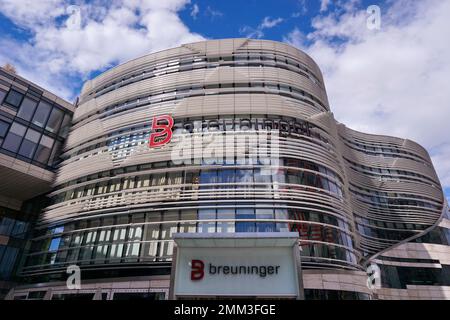 Le bâtiment moderne du grand magasin 'Breuninger', construit en 2013, à l'hôtel "double-Bogen" à Düsseldorf/Allemagne. Banque D'Images