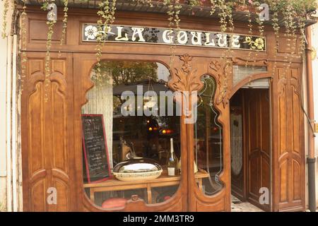 Façade de style Art nouveau du restaurant la Goulue à Metz, France, 30 août 2022 Banque D'Images