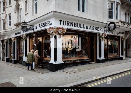 Turnbull & Asser Jermyn Street St Jame's London. Turnbull and Asser est un fabricant de chemises britannique établi en 1885, magasin phare, Jermyn St London. Banque D'Images