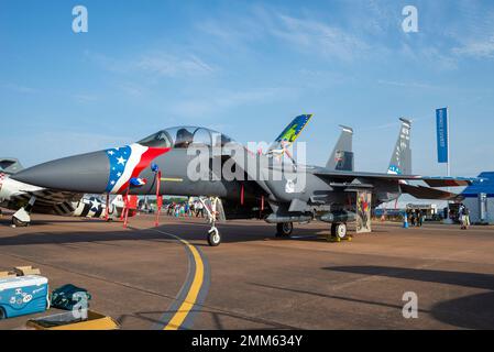 McDonnell Douglas F-15E Strike Eagle 92-0364 du 492FS/48FW basé à RAF Lakenheath, exposé au RIAT 2022. peinture spéciale anniversaire 70th Banque D'Images