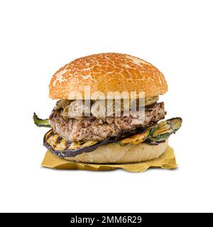 Hamburger spécial avec aubergines et courgettes isolées Banque D'Images