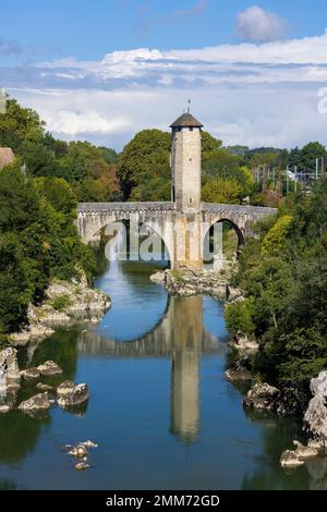 Pont Vieux, pont à Orthez, Nouveau-Aquitaine, département des Pyrénées Atlantiques, France Banque D'Images