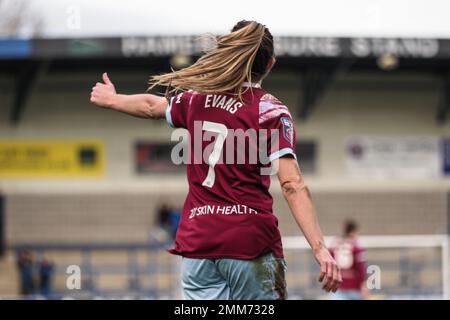 Telford, Royaume-Uni. 29th janvier 2023. Telford, Angleterre, 29 janvier 2023: Lisa Evans (7 Ham Ouest) en action pendant le match de la coupe de la FA Womens entre Wolverhampton Wanderers et Ham Ouest Unis à New Bucks Head à Telford, Angleterre (Natalie Mincher/SPP) crédit: SPP Sport Press photo. /Alamy Live News Banque D'Images