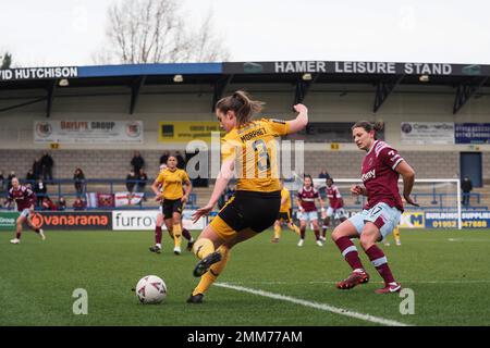 Telford, Royaume-Uni. 29th janvier 2023. Telford, Angleterre, 29 janvier 2023: Anna Morphet (3 Wolverhampton Wanderers) libère le ballon pendant le match de la coupe de Womens FA entre Wolverhampton Wanderers et West Ham Unis à New Bucks Head à Telford, Angleterre (Natalie Mincher/SPP) Credit: SPP Sport Press photo. /Alamy Live News Banque D'Images