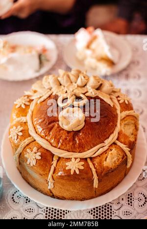 pain de mariage avec motifs sur la table. Banque D'Images