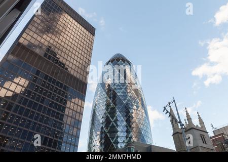 Londres, Royaume-Uni - 25 avril 2019 : gratte-ciel de Londres avec tour Gherkin Banque D'Images