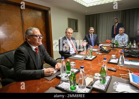 Belehrad, Srbsko. 29th janvier 2023. (G-D) l'ambassadeur tchèque en Serbie Tomas Kuchta, le président tchèque Milos Zeman, son porte-parole Jiri Ovcacek et le chef du bureau présidentiel Vratislav Mynar ont rencontré des journalistes lors de la visite officielle à Beograd (Serbie, 29 janvier 2023). Crédit : vit Simanek/CTK photo/Alay Live News Banque D'Images