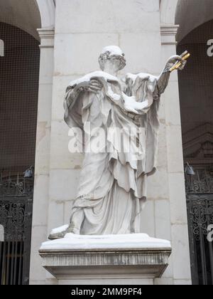 Apôtre Pierre, sculpture en face de la cathédrale de Salzbourg, Salzbourg, Autriche Banque D'Images