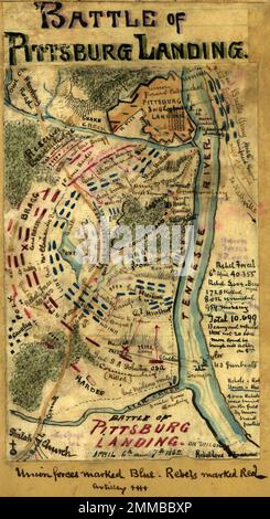 La bataille de Shiloh (surnommée la bataille du débarquement de Pittsburg) a été menée sur 6 avril–7, 1862 pendant la guerre civile américaine. Deux armées de l'Union se sont combinées pour vaincre l'armée confédérée du Mississippi. Le général de division Ulysses S. Grant était le commandant de l'Union, tandis que le général Albert Sidney Johnston, qui est mort d'une perte de sang après une blessure de jambe à la bataille, était le commandant confédéré. Cette image montre une carte contemporaine de la bataille. Banque D'Images